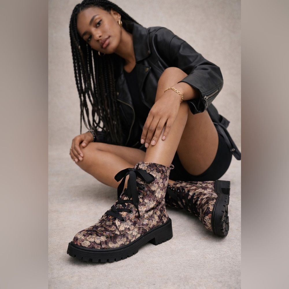 Candie’s Floral Velvet Combat Boots Chunky Lug Sole Viral Grunge Coquette Sz 8